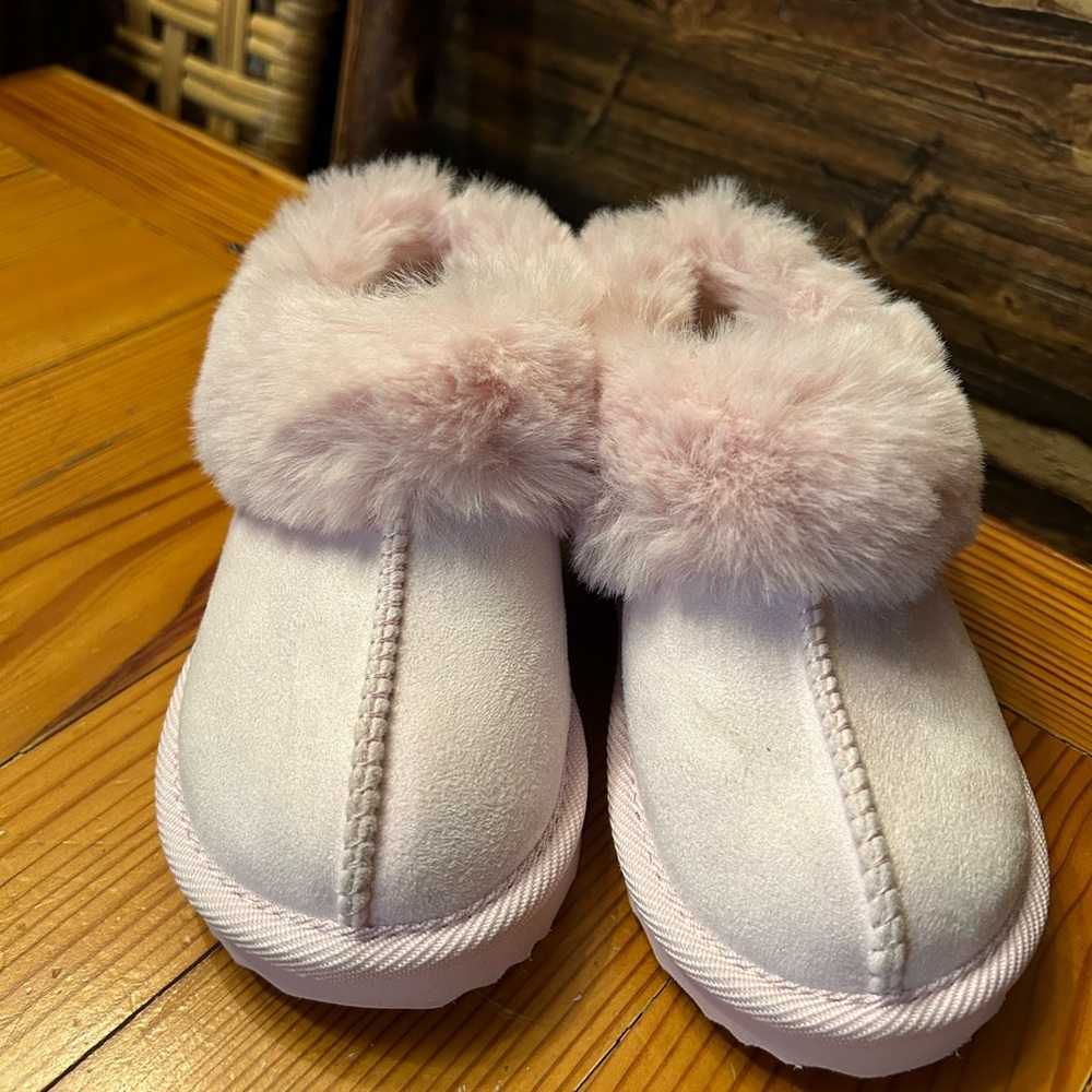 Pink Slippers - Picture 2 of 6